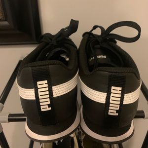 Puma Sneakers. Black/White